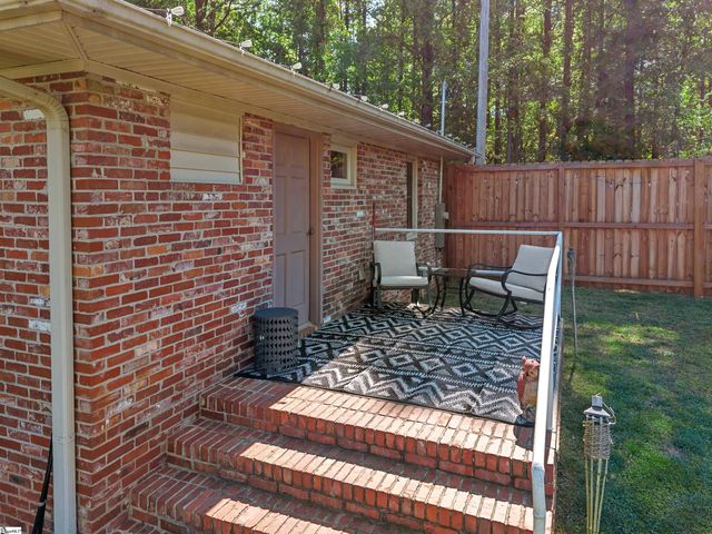 2228 Cross Anchor Road, Woodruff, SC 29388