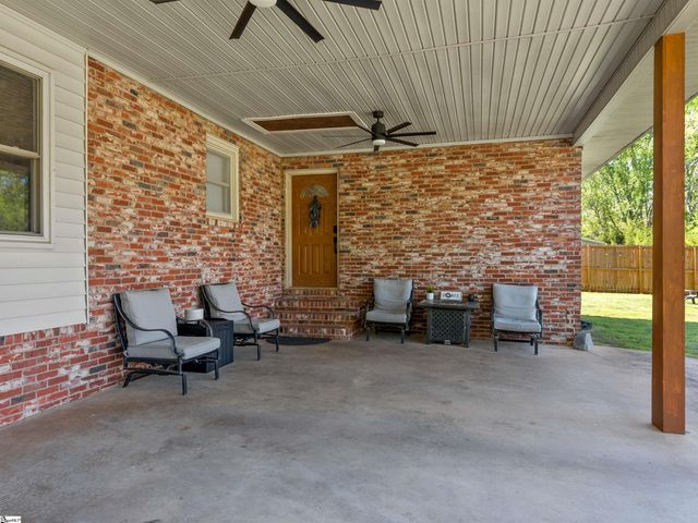 2228 Cross Anchor Road, Woodruff, SC 29388