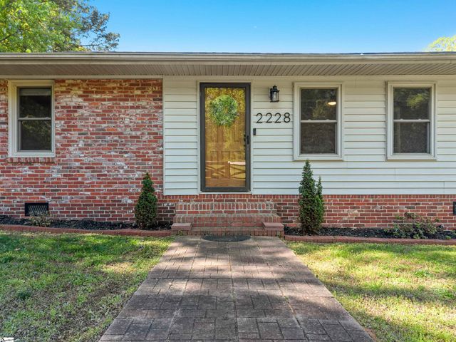 2228 Cross Anchor Road, Woodruff, SC 29388