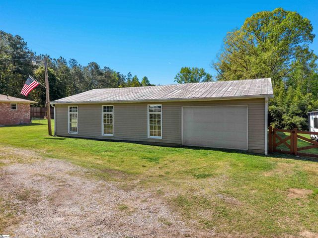 2228 Cross Anchor Road, Woodruff, SC 29388
