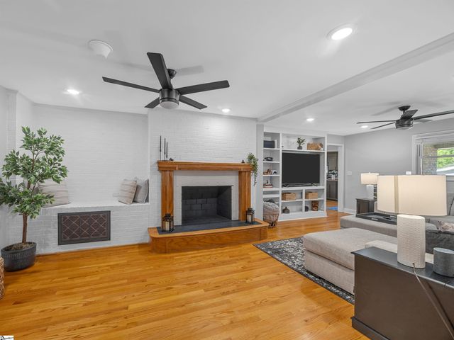 2228 Cross Anchor Road, Woodruff, SC 29388