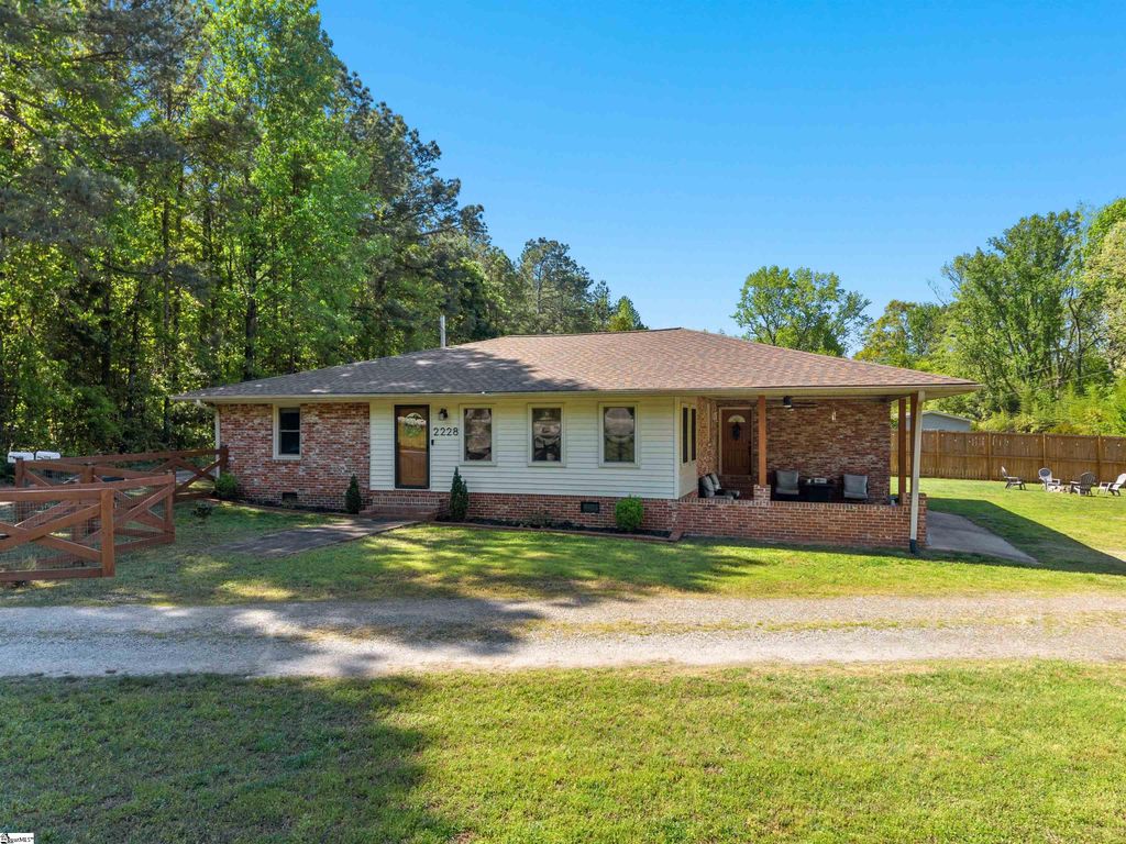 2228 Cross Anchor Road, Woodruff, SC 29388