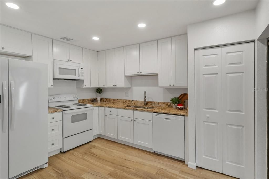 Image 10 of property listing at 3923 SHORESIDE CIRCLE, Tampa, FL 33624