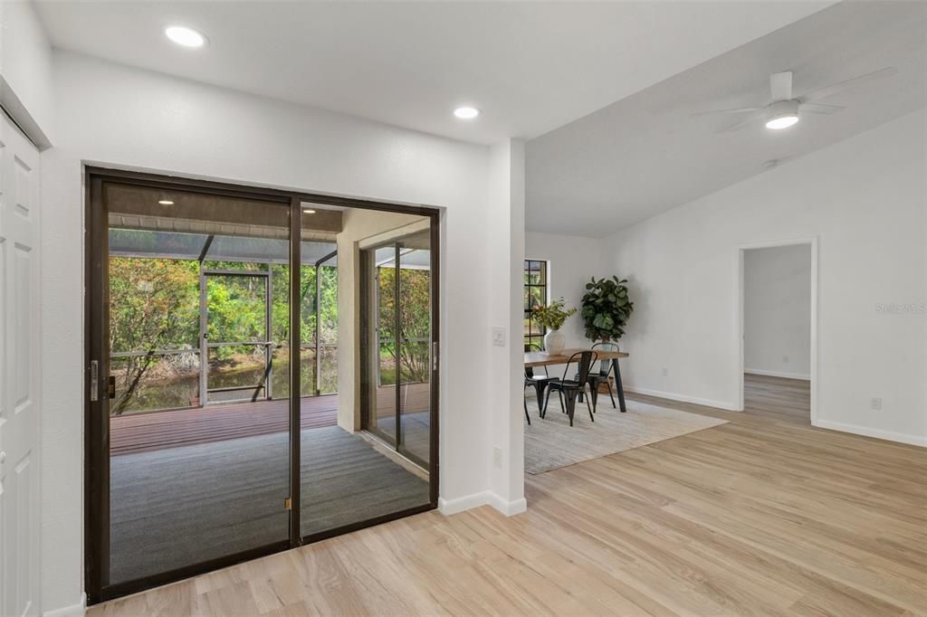 Image 13 of property listing at 3923 SHORESIDE CIRCLE, Tampa, FL 33624