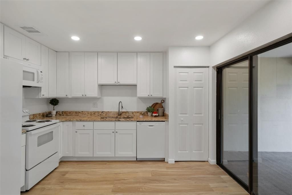 Image 9 of property listing at 3923 SHORESIDE CIRCLE, Tampa, FL 33624