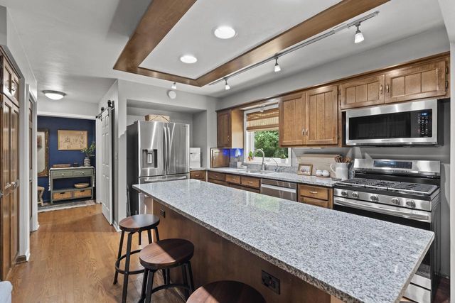 717 St Johns DRIVE, Delafield, WI 53018