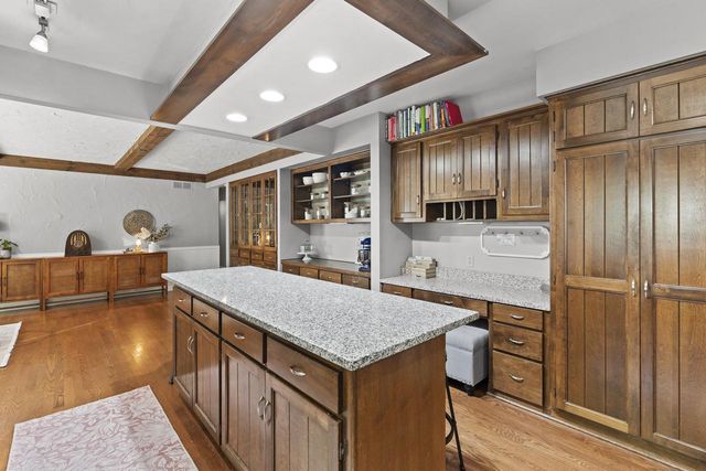717 St Johns DRIVE, Delafield, WI 53018