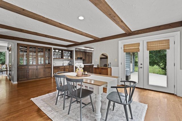 717 St Johns DRIVE, Delafield, WI 53018