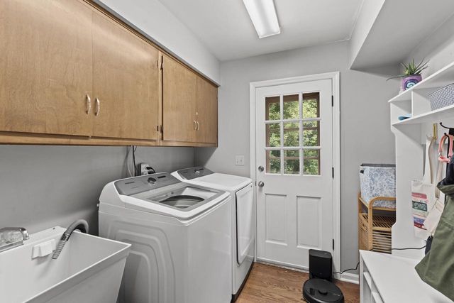 717 St Johns DRIVE, Delafield, WI 53018