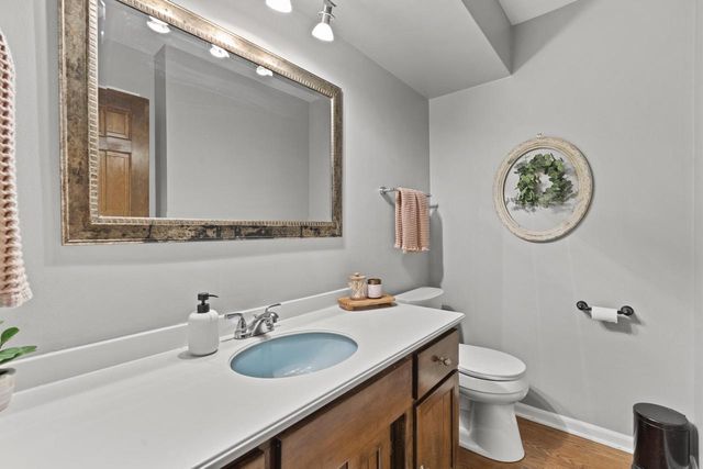 717 St Johns DRIVE, Delafield, WI 53018