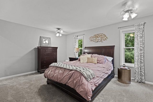 717 St Johns DRIVE, Delafield, WI 53018