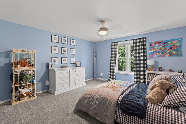 717 St Johns DRIVE, Delafield, WI 53018