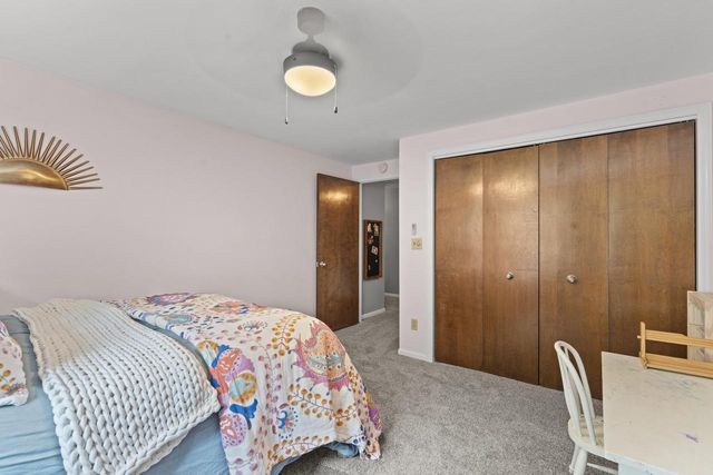 717 St Johns DRIVE, Delafield, WI 53018