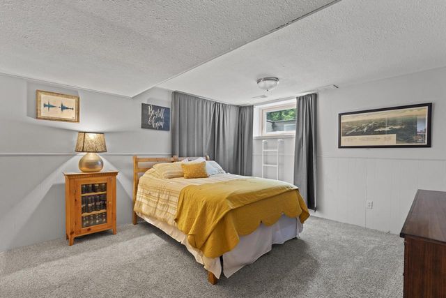 717 St Johns DRIVE, Delafield, WI 53018