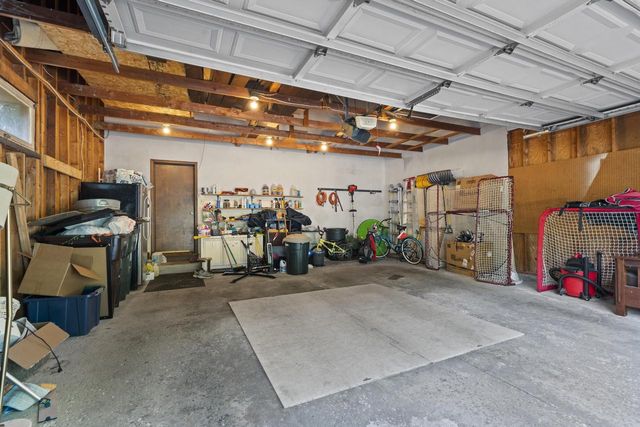 717 St Johns DRIVE, Delafield, WI 53018