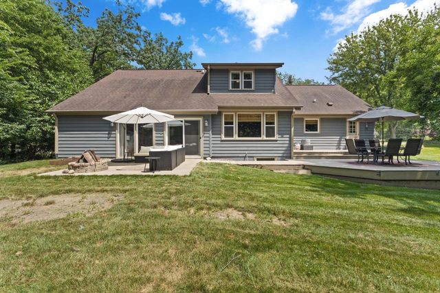 717 St Johns DRIVE, Delafield, WI 53018