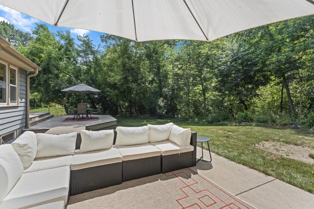 717 St Johns DRIVE, Delafield, WI 53018