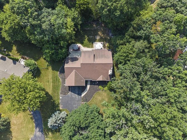717 St Johns DRIVE, Delafield, WI 53018