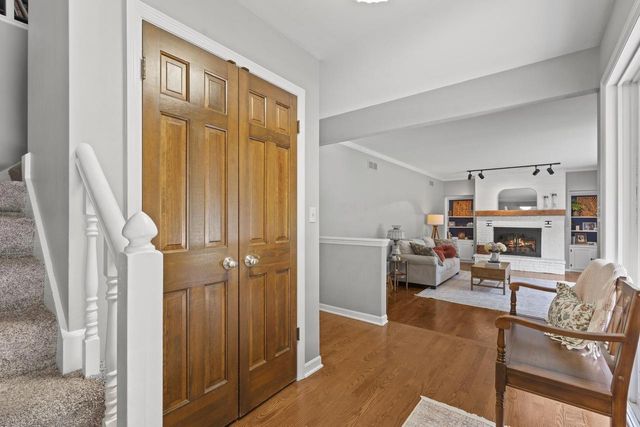 717 St Johns DRIVE, Delafield, WI 53018