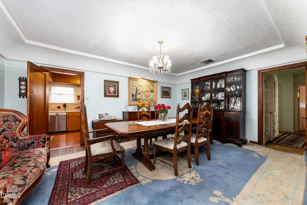 Image 10 of property listing at 2270 E Orange Grove Boulevard, Pasadena, CA 91104