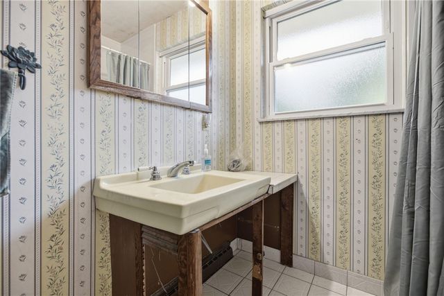 1641 Highland Rd, Economy, PA 15027
