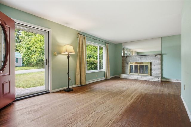 1641 Highland Rd, Economy, PA 15027