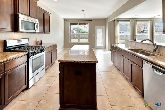 115 Copper Rock Cove, Victoria, TX 77904