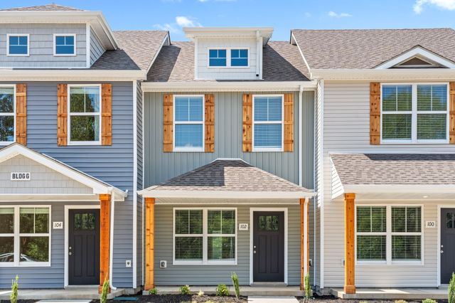 104 Quarry Point Dr, Clarksville, TN 37043