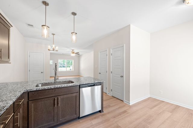 104 Quarry Point Dr, Clarksville, TN 37043