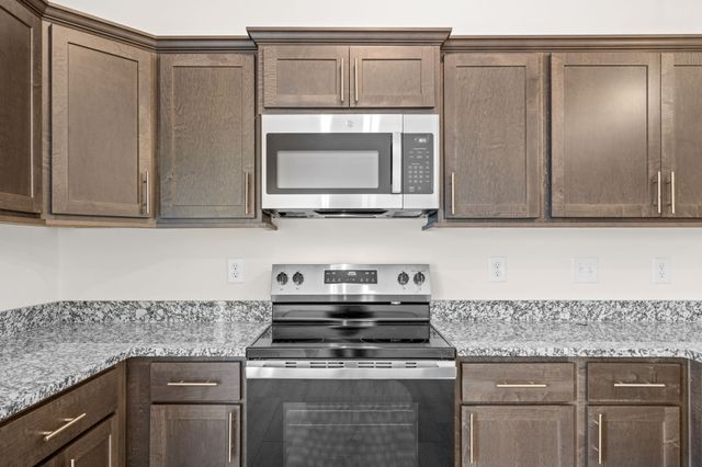 104 Quarry Point Dr, Clarksville, TN 37043