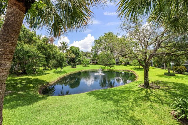 11863 Wimbledon Circle 504, Wellington, FL 33414
