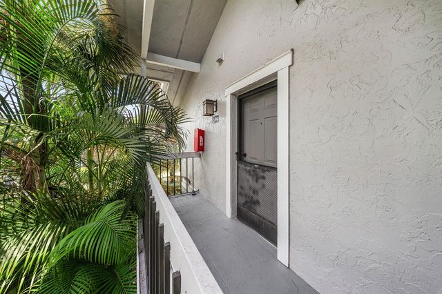 11863 Wimbledon Circle 504, Wellington, FL 33414