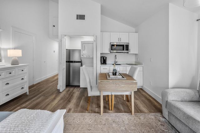 11863 Wimbledon Circle 504, Wellington, FL 33414