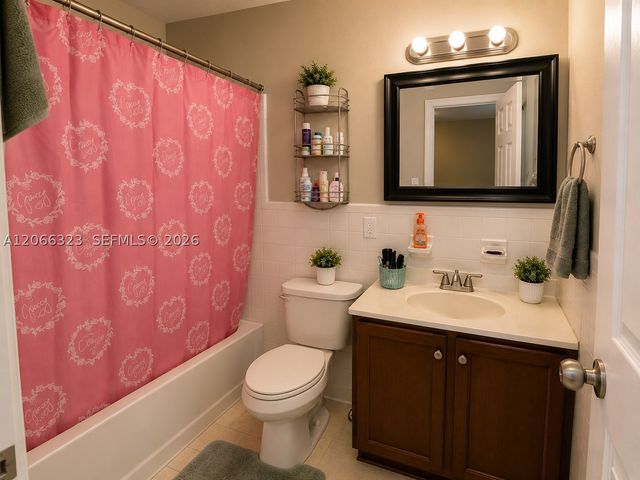 470 NW 52nd Ave, Miami, FL 33126