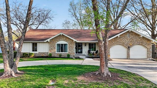 7616 W 98th Terrace, Overland Park, KS 66212