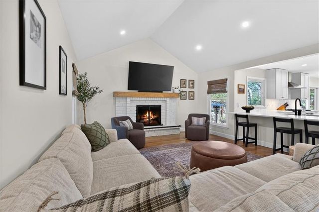 7616 W 98th Terrace, Overland Park, KS 66212