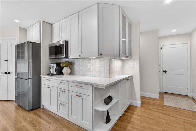 7616 W 98th Terrace, Overland Park, KS 66212