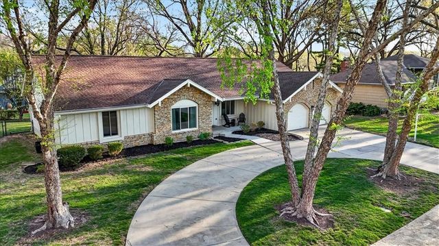 7616 W 98th Terrace, Overland Park, KS 66212