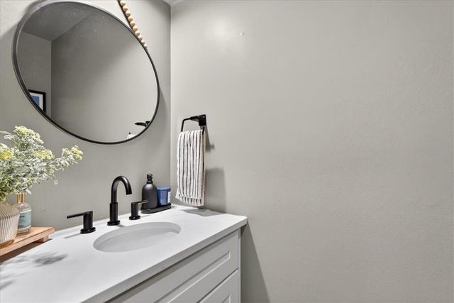 7616 W 98th Terrace, Overland Park, KS 66212