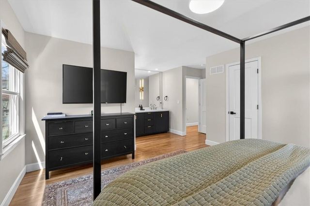 7616 W 98th Terrace, Overland Park, KS 66212