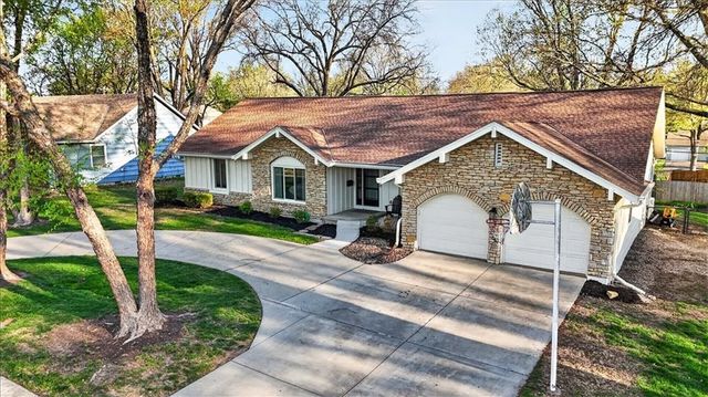 7616 W 98th Terrace, Overland Park, KS 66212