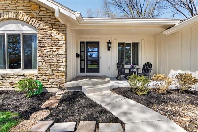 7616 W 98th Terrace, Overland Park, KS 66212