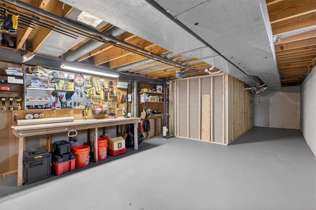 7616 W 98th Terrace, Overland Park, KS 66212