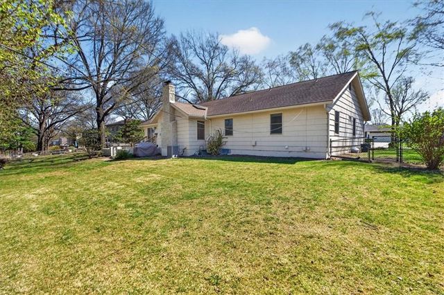 7616 W 98th Terrace, Overland Park, KS 66212