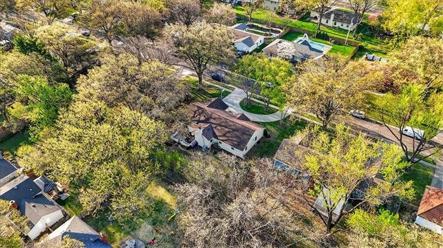 7616 W 98th Terrace, Overland Park, KS 66212