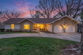 7616 W 98th Terrace, Overland Park, KS 66212