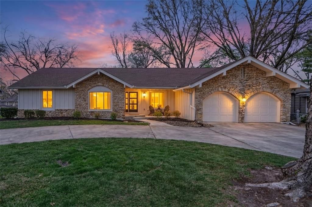 7616 W 98th Terrace, Overland Park, KS 66212