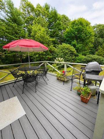 120 Halfway Pond Rd, Plymouth, MA 02360