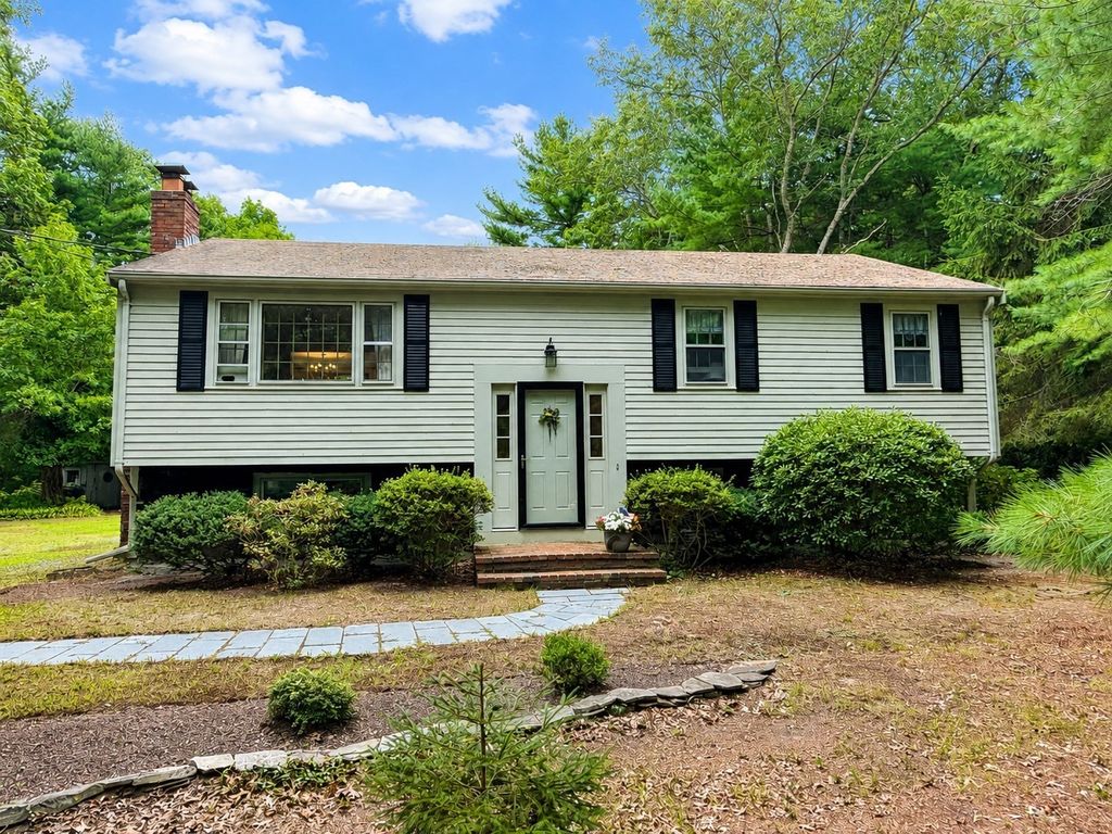 120 Halfway Pond Rd, Plymouth, MA 02360