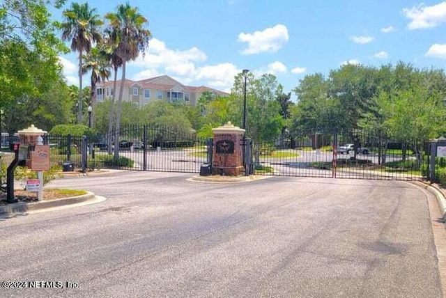 7801 POINT MEADOWS Drive 2101, Jacksonville, FL 32256